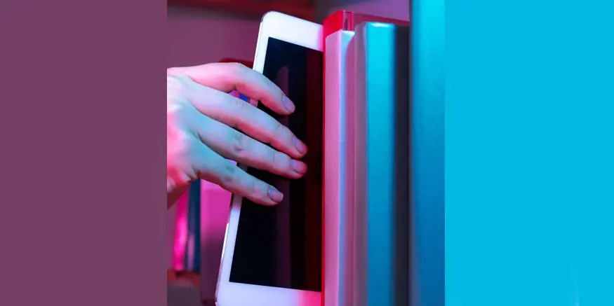 The Importance of Reading Books in the Digital Era