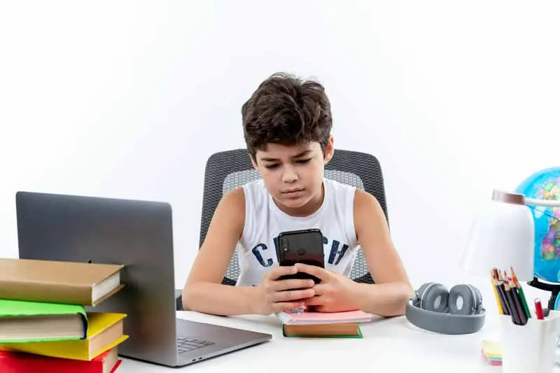 12 Advantages and Disadvantages of Technology in Education